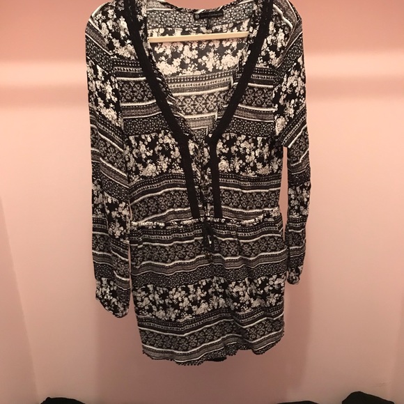 House of Harlow 1960 Black Floral Romper - Picture 2 of 5